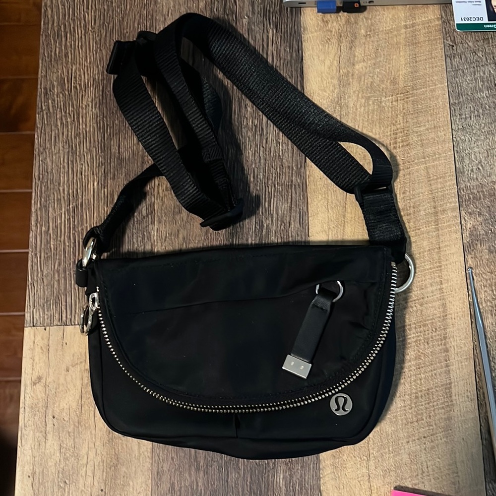 Like new lululemon bag